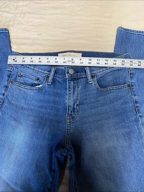 GAP Women's Straight Leg Jeans in Medium Blue Wash